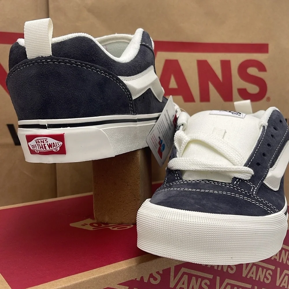 Vans Men’s Gray and White Sneakers Knu Skool
Pig Suede Gray
VN000CS0BGF - Picture 5 of 16